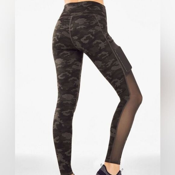 🐢 Fabletics Powerhold High Waisted Pocket Mesh Camo Leggings SIZE XXL - Picture 5 of 15